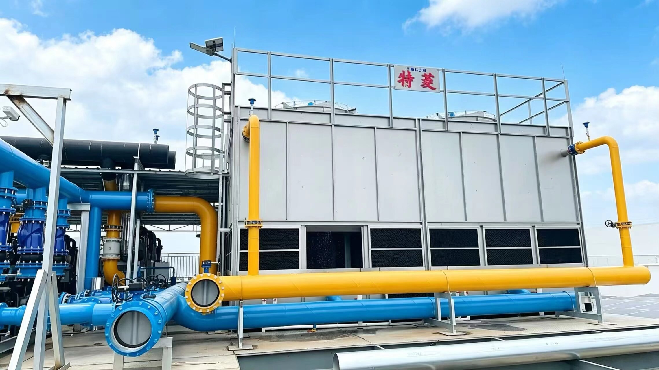 闭式冷却塔和传统填料式冷却塔有什么不一样的